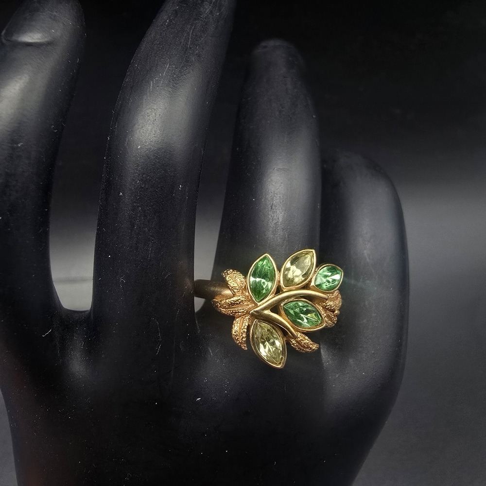 Avon 1974 Leaf Lights Ring Green Rhinestone Leaves Gold Tone 8.75
